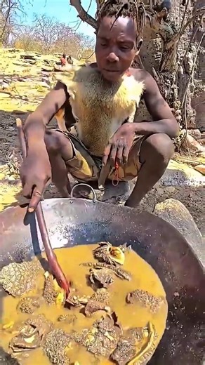 Traditional African Cooking | Hunters Prepare Fresh Catch.#villagelife #shortvideo