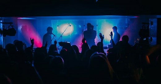 What Is Indie Music? 10 Top Examples - Music Industry How To